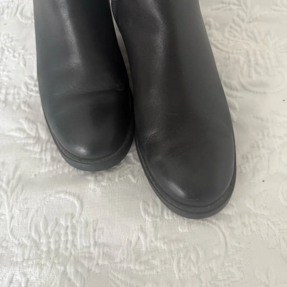 BLONDO Elenor Black Leather Tall Riding Waterproof Boots. Size 6.5